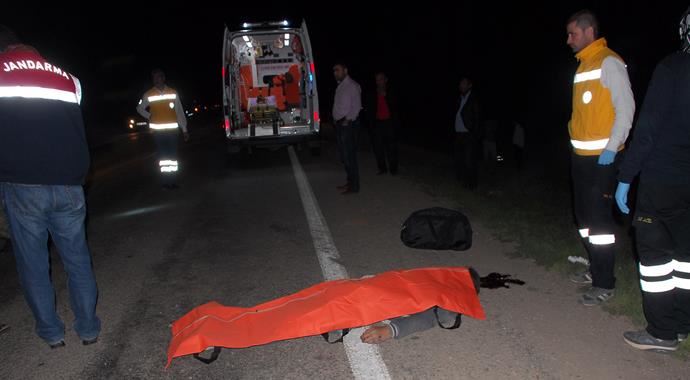 Kazada araçlar alev aldı, 1 kişi feci şekilde öldü Kazada araçlar alev aldı, 1 kişi feci şekilde öldü