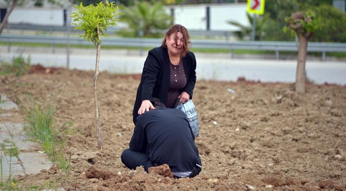 Önce kocası sonra akrabası için ağladı! Önce kocası sonra akrabası için ağladı!