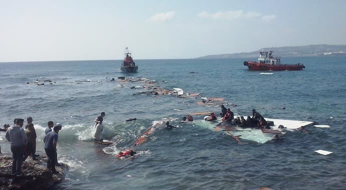 Rodos'ta kaçak teknesi battı, 148 kişi kurtarıldı Rodos'ta kaçak teknesi battı, 148 kişi kurtarıldı