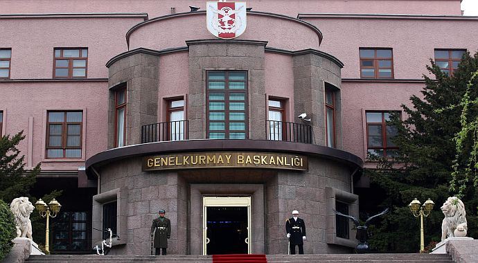 Sınıra bırakılan poşetten tüfek, el bombası ve mermi çıktı Sınıra bırakılan poşetten tüfek, el bombası ve mermi çıktı