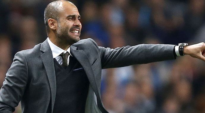 Maç sırasında Guardiola'nın pantolunu yırtıldı Maç sırasında Guardiola'nın pantolunu yırtıldı