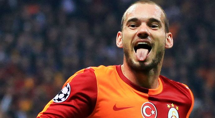 Sneijder kaçak güreşiyor!