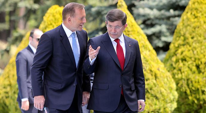 Başbakan Davutoğlu, Tony Abbott'u törenle karşıladı Başbakan Davutoğlu, Tony Abbott'u törenle karşıladı