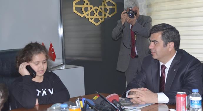 &#039;Küçük Vali&#039; okul saatlerinden dert yandı