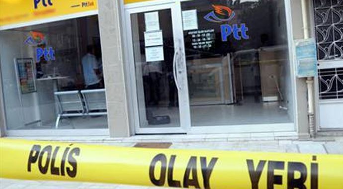 Bakırköy'de PTT şubesi soyuldu Bakırköy'de PTT şubesi soyuldu