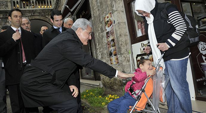 Bakan Bozkır, Ulu Camii ve Kapalı Çarşı'yı ziyaret etti Bakan Bozkır, Ulu Camii ve Kapalı Çarşı'yı ziyaret etti