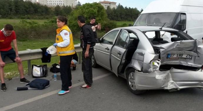 Danimarkalı turistler trafik kazasını ucuz atlattı