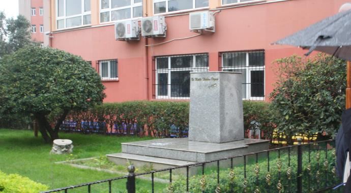 "Milletvekili adayı, Atatürk büstüne baltayla saldırdı" iddiası "Milletvekili adayı, Atatürk büstüne baltayla saldırdı" iddiası
