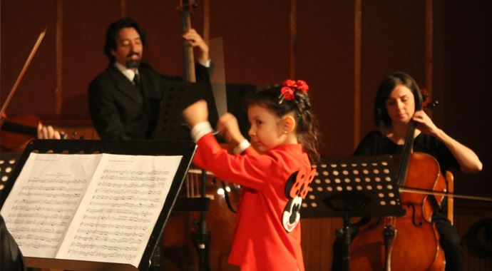 Türkiye'nin en küçük orkestra şefi Türkiye'nin en küçük orkestra şefi