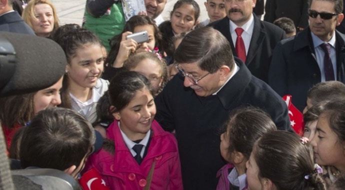 Başbakan'dan çocuklara nasihat! Başbakan'dan çocuklara nasihat!