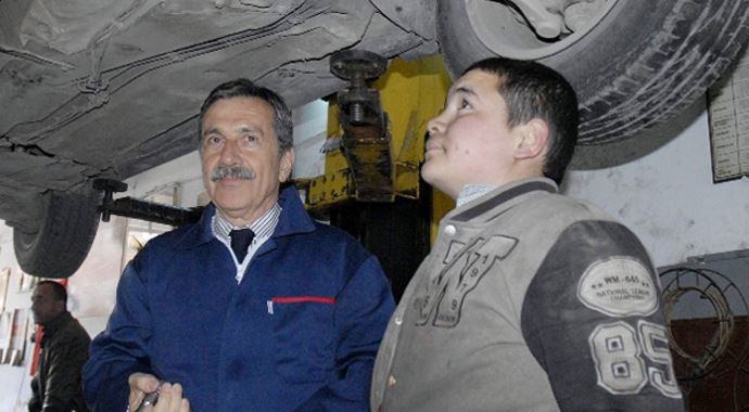 Bu defa belediye başkanı çocukların yerine geçti Bu defa belediye başkanı çocukların yerine geçti