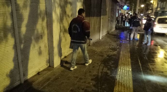 Diyarbakır'da yoldan geçen vatandaşlara ateş açtılar, 3 yaralı! Diyarbakır'da yoldan geçen vatandaşlara ateş açtılar, 3 yaralı!