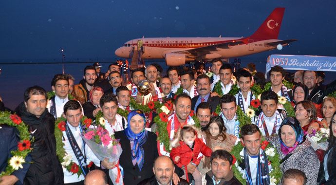 Dünya şampiyonu böyle karşılandı