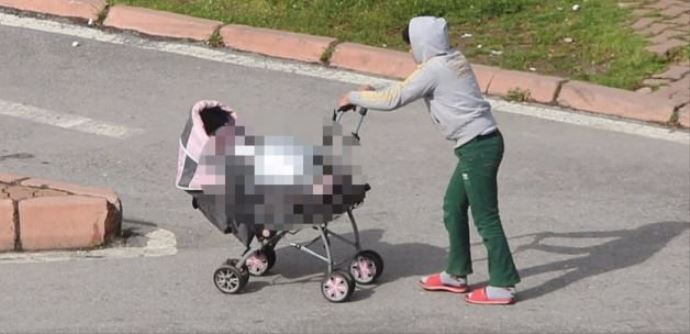 Bebek arabasındakini görenler şaştı kaldı!