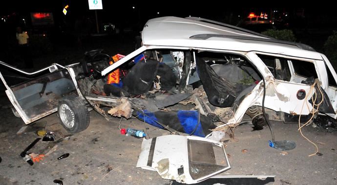 Alanya'da feci kaza, ölü ve yaralılar var Alanya'da feci kaza, ölü ve yaralılar var