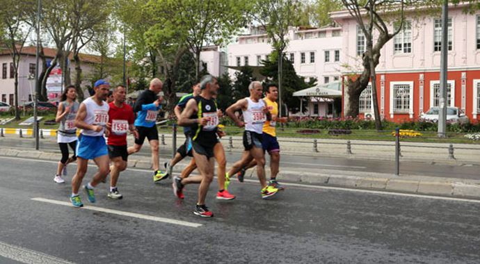 Maratonun Eyüp güzergahı koşuluyor Maratonun Eyüp güzergahı koşuluyor