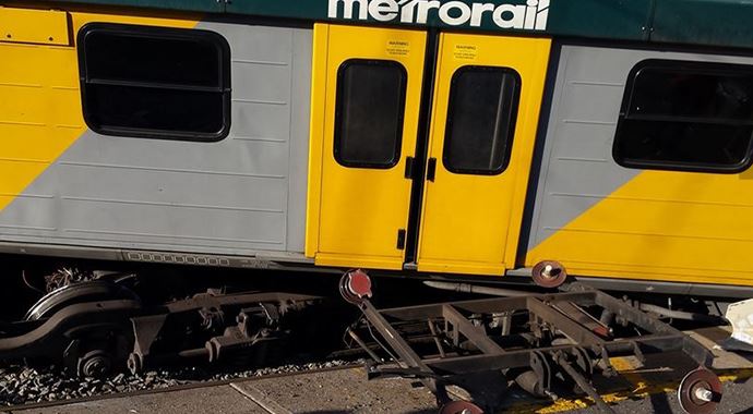 Güney Afrika'da tren kazası: 1 ölü, 240 yaralı Güney Afrika'da tren kazası: 1 ölü, 240 yaralı
