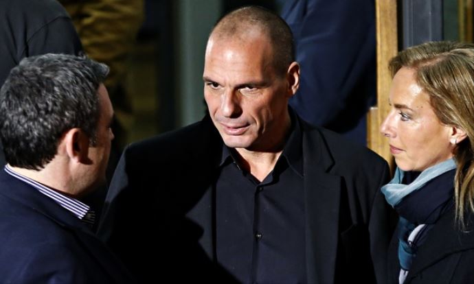 Yunanistan Maliye Bakanı Varufakis'e saldırı Yunanistan Maliye Bakanı Varufakis'e saldırı