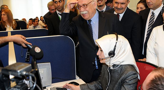 Çağrı merkezinde 'Sare Davutoğlu' sürprizi Çağrı merkezinde 'Sare Davutoğlu' sürprizi