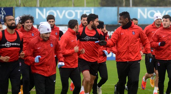 Trabzonspor 3 eksikle çalıştı Trabzonspor 3 eksikle çalıştı