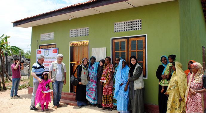 İHH, Sri Lanka&#039;da yetimleri evle sevindirdi