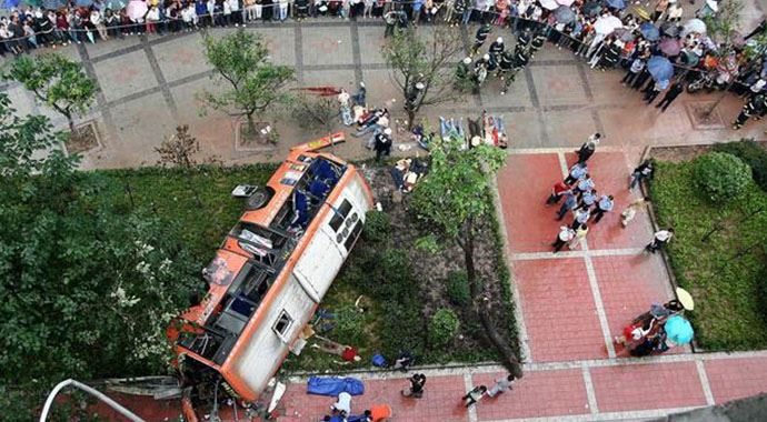 Çin'de iki trafik kazasında 33 kişi hayatını kaybetti