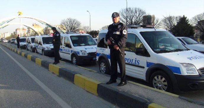 Polisten 30 araçlık konvoya operasyon! Polisten 30 araçlık konvoya operasyon!