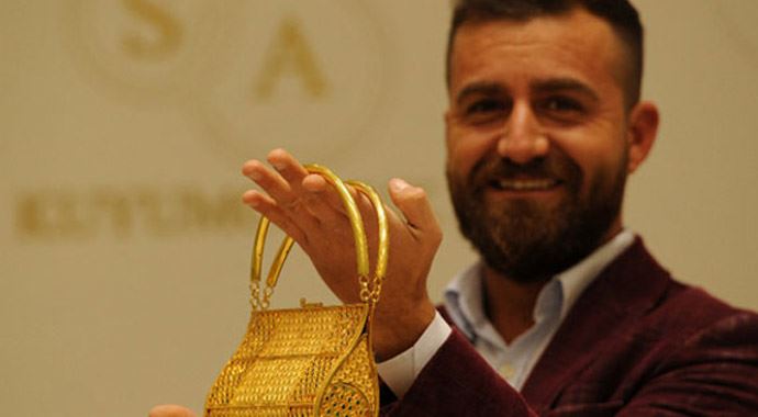 Lüks araba fiyatına "altın çanta" Lüks araba fiyatına "altın çanta"