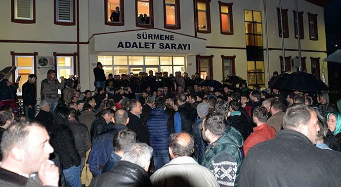 Fenerbahçe otobüsüne saldırıda 2 şüpheli serbest Fenerbahçe otobüsüne saldırıda 2 şüpheli serbest