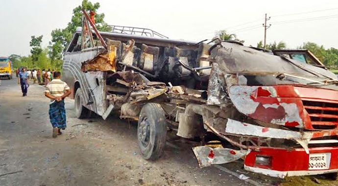 Bangladeş&#039;te otobüs kazası: 24 ölü