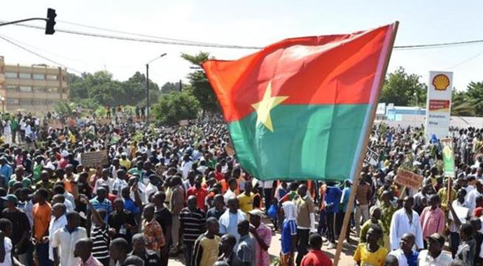 Burkina Faso'da halk sokaklara döküldü Burkina Faso'da halk sokaklara döküldü