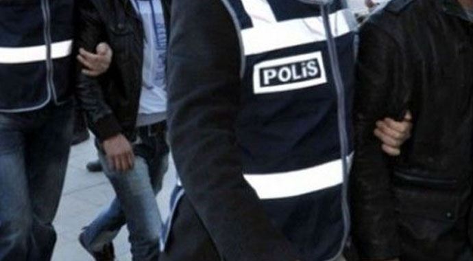 Gözaltına alınan askerler adliyeye sevk edildi Gözaltına alınan askerler adliyeye sevk edildi