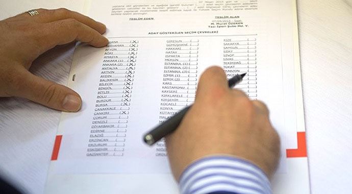 Ermeni adayların seçim heyecanı Ermeni adayların seçim heyecanı