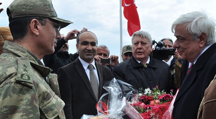 Yunanistan Cumhurbaşkanı'ndan Türk askerlerine ziyaret