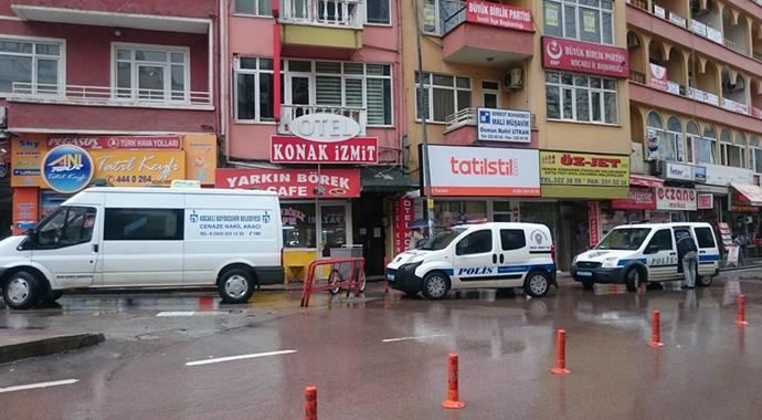 Seyyar satıcı otelde ölü bulundu