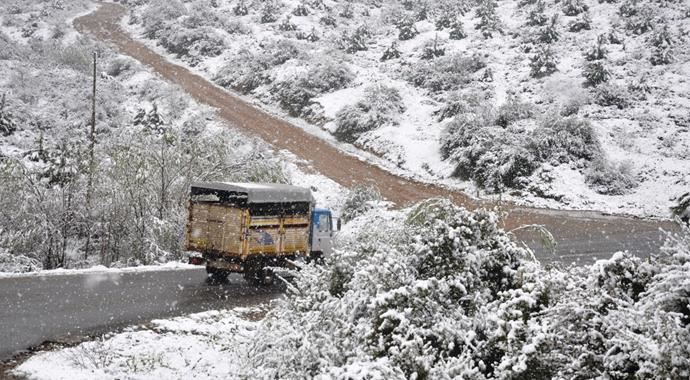 Manisa'da kar kalınlığı 20 santime ulaştı