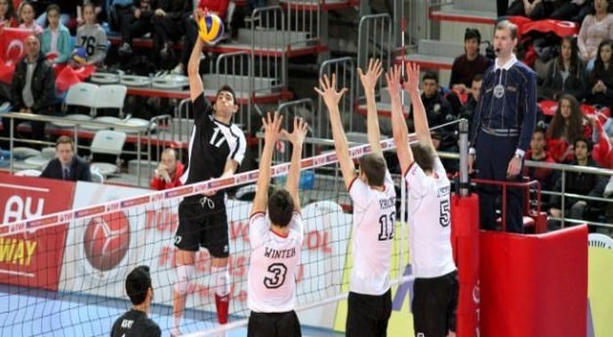 Genç Milliler Almanya'ya boyun eğdi