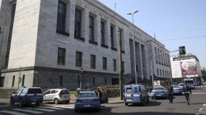 İtalya'da adliyeye saldırı: 3 ölü İtalya'da adliyeye saldırı: 3 ölü
