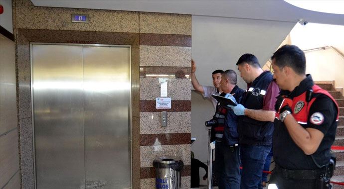 Başhekime silahlı saldırıda şüpheli polis memuruna tutuklama Başhekime silahlı saldırıda şüpheli polis memuruna tutuklama