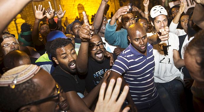 Kudüs'te Etiyopyalı Yahudiler polisle çatıştı Kudüs'te Etiyopyalı Yahudiler polisle çatıştı