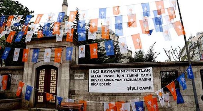 Şişli Camii&#039;nde 1 Mayıs pankartı
