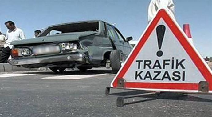 Otomobil, seçim otobüsüne çarptı: Ölü ve yaralılar var