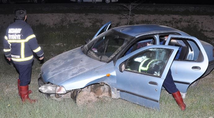 Otomobil şarampole uçtu: 6 yaralı Otomobil şarampole uçtu: 6 yaralı