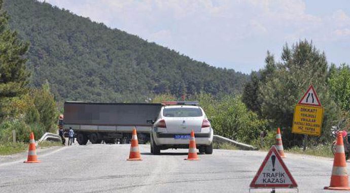 Çanakkale - İzmir yolu trafiğe kapandı 