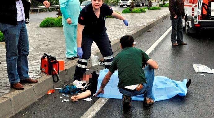 Çocuğunu kurtarmak isterken can verdi Çocuğunu kurtarmak isterken can verdi