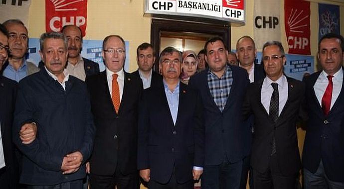 Bakan Yılmaz CHP&#039;yi ziyaret etti