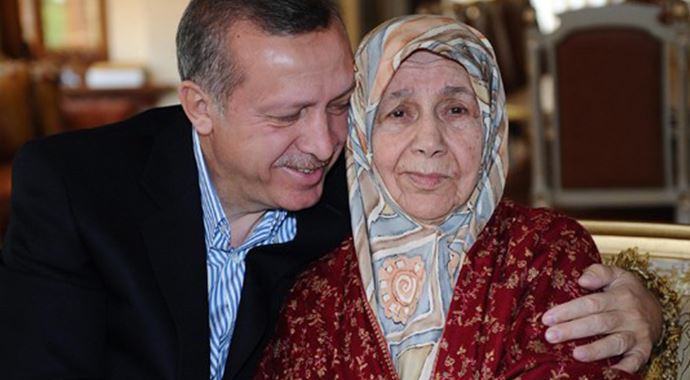 Cumhurbaşkanı Erdoğan'ın annesi için okuduğu şiir Cumhurbaşkanı Erdoğan'ın annesi için okuduğu şiir