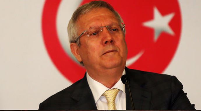 Aziz Yıldırım maçın ilk yarısında çileden çıktı!