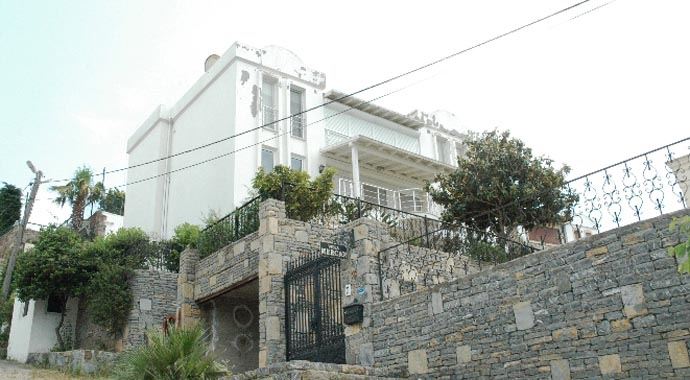 Kenan Evren'in evinde sessizlik hakim! Kenan Evren'in evinde sessizlik hakim!
