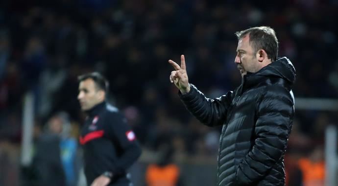 Galatasaray cephesinden Sergen için imalı sözler